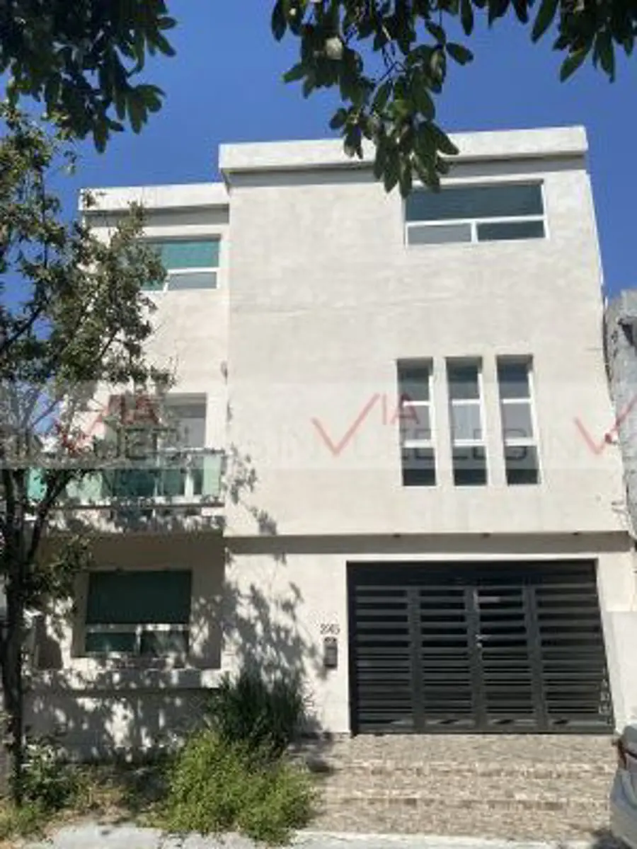 Casa en venta en Los Faisanes, Guadalupe — foto 1 de 13