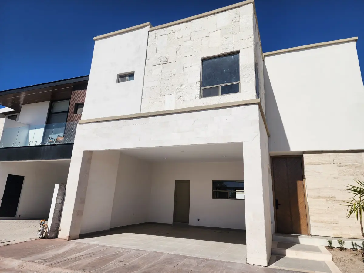 Casa en Venta en Los Viñedos, Torreón: Moderna y Espaciosa con Amenidades Casa en Venta en Los Viñedos, Torreón: Moderna y Espaciosa con Amenidades
