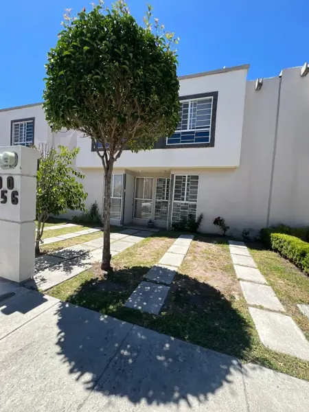 Casa en renta en Ciudad del Sol, Querétaro - Semi-amueblada