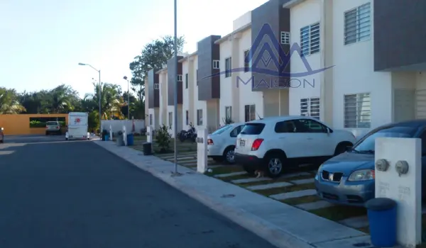 Casa En Venta En Fracc. Jardines Del Sur II, Benito Juárez, Cancún Q.R. Recuperación Bancaria. JX71 Casa En Venta En Fracc. Jardines Del Sur II, Benito Juárez, Cancún Q.R. Recuperación Bancaria. JX71