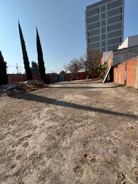 Venta terreno, uso de suelo mixto. Sobre Calzada Zavaleta