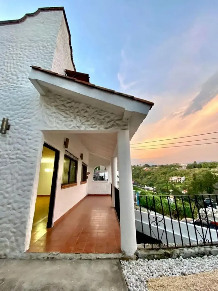 Casa en venta en Lomas de Atzingo, Cuernavaca — foto 1 de 25