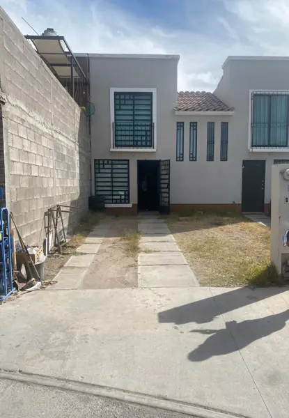 Bonita Casa en Fracc. El Toro (En Privada)