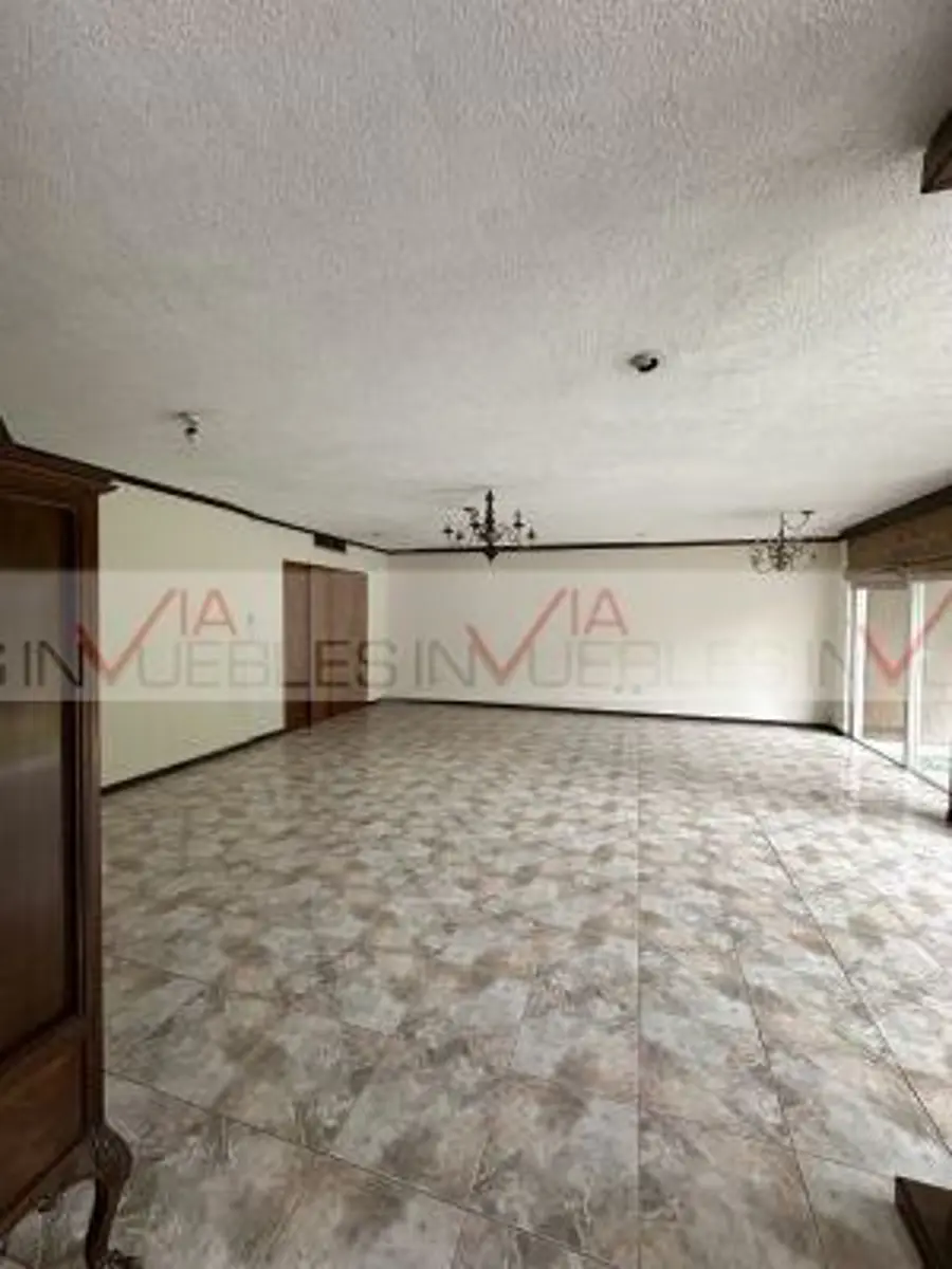 Casa en venta en Del Valle, San Pedro Garza García — foto 1 de 15