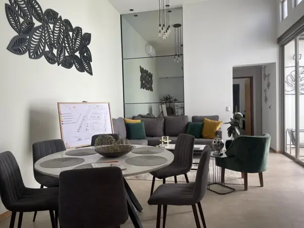 CASA EN VENTA DE UN PISO CASA EN VENTA DE UN PISO