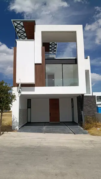 Casa Inteligente y Nueva a la Venta en Residencial St. Ángel;
con gran diseño arquitectónico!!