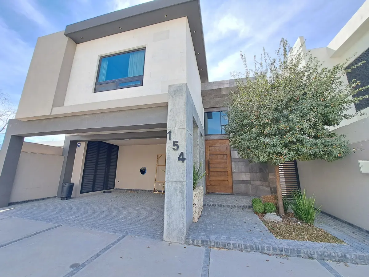 Casa en venta en La Escondida, Saltillo — foto 1 de 42