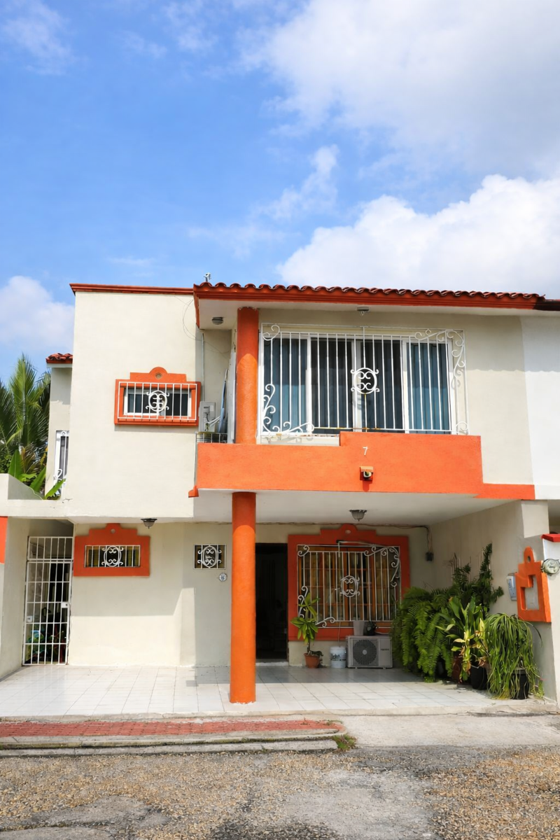 Casa en Venta en Paseo de la Sierra, Reforma, Centro, Tabasco - Ubicación Privilegiada y Servicios Casa en Venta en Paseo de la Sierra, Reforma, Centro, Tabasco - Ubicación Privilegiada y Servicios