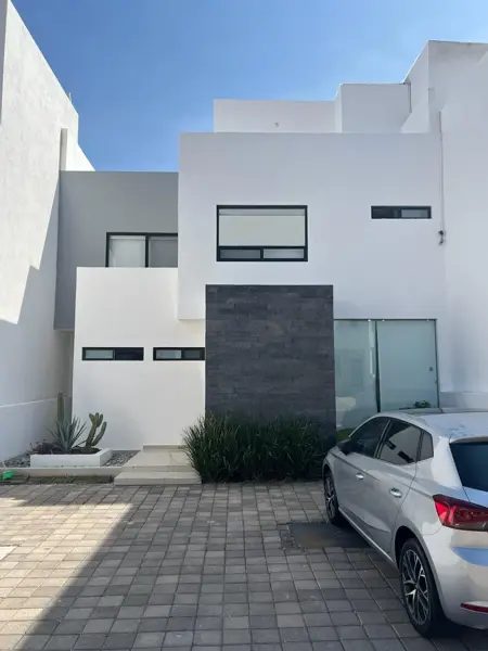 Casa en Venta en Cumbres del Lago Juriquilla, Qro. con Sótano y Roof Garden