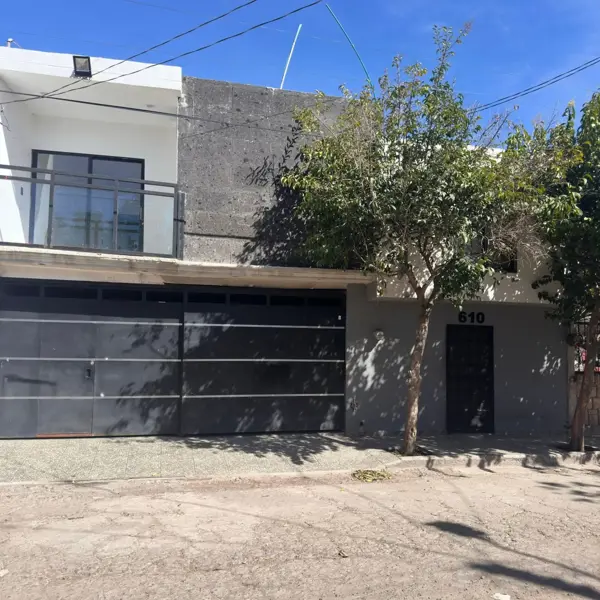 por debajo de avalúo, interior son 3 departamentos, ideal inversión Airbnb&b ,vecinos valle del sur