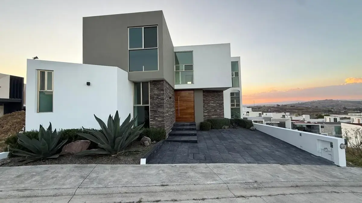 Casa en venta en Bosques Tres Marias, Morelia — foto 1 de 18