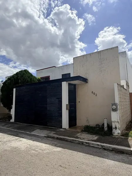 Casa en Venta con Alberca Ubicada en Gran Santa Fe en Cerrada, Merida