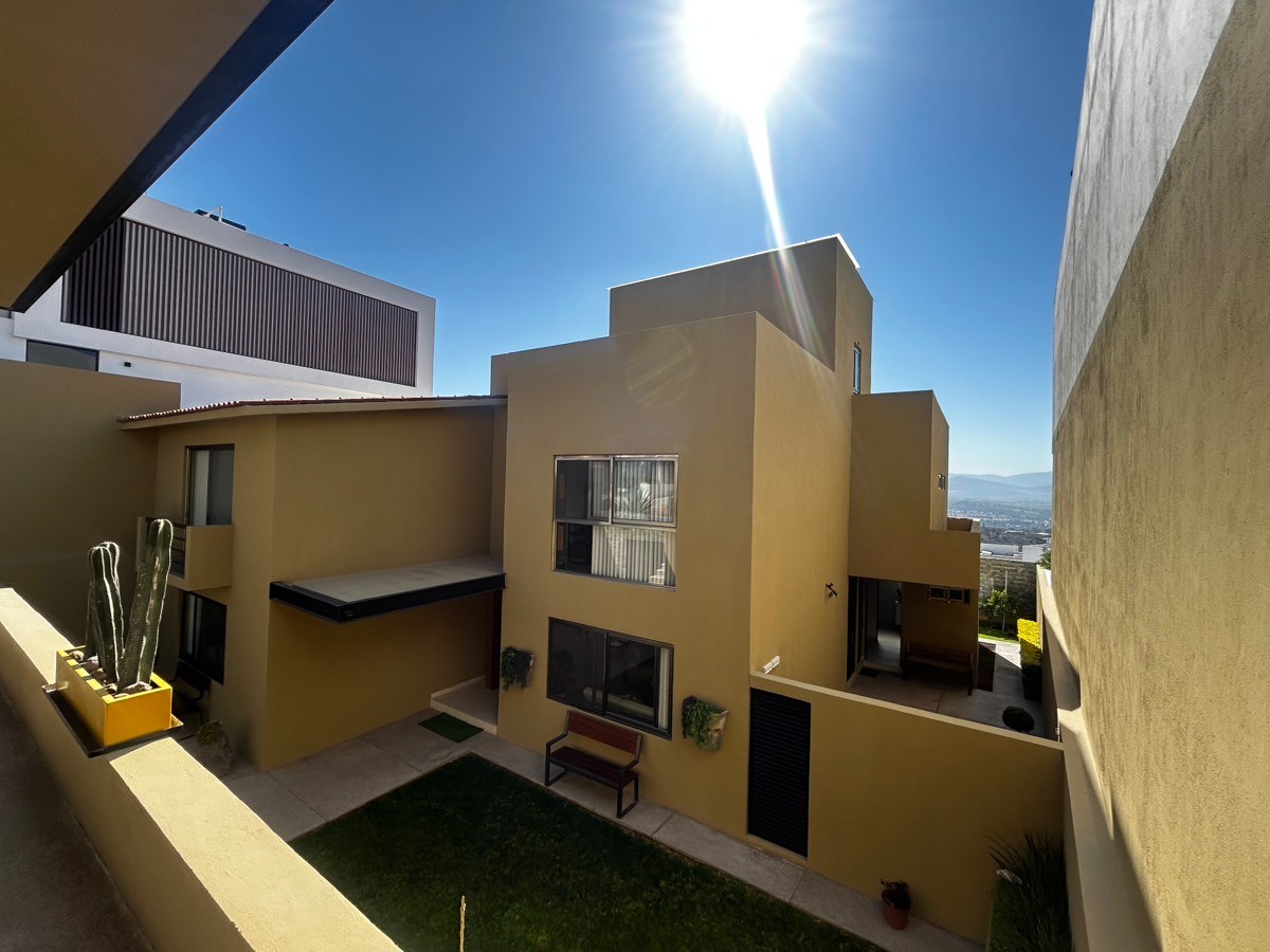 Casa en venta en Vista Real y Country Club, Corregidora — foto 1 de 37