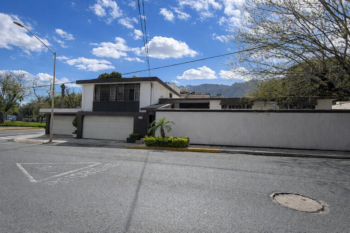 Casa en venta en Jardines del Valle, San Pedro Garza García — foto 1 de 8