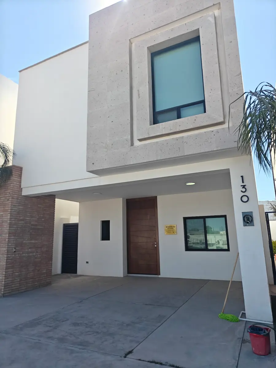 Casa en venta en La Rioja Residencial, Torreón — foto 1 de 26