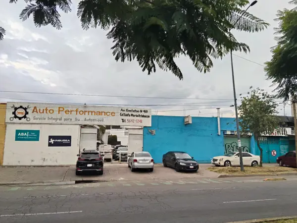 Propiedad en avenida principal con dos frentes ideal para comercio