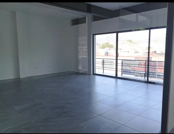 Renta de Oficinas o locales comerciales nuevos en segundo nivel