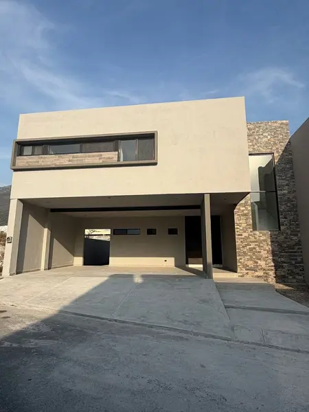 CASA EN VENTA ZONA LAS MISIONES SECTOR MANDALAS SANTIAGO NUEVO LEON