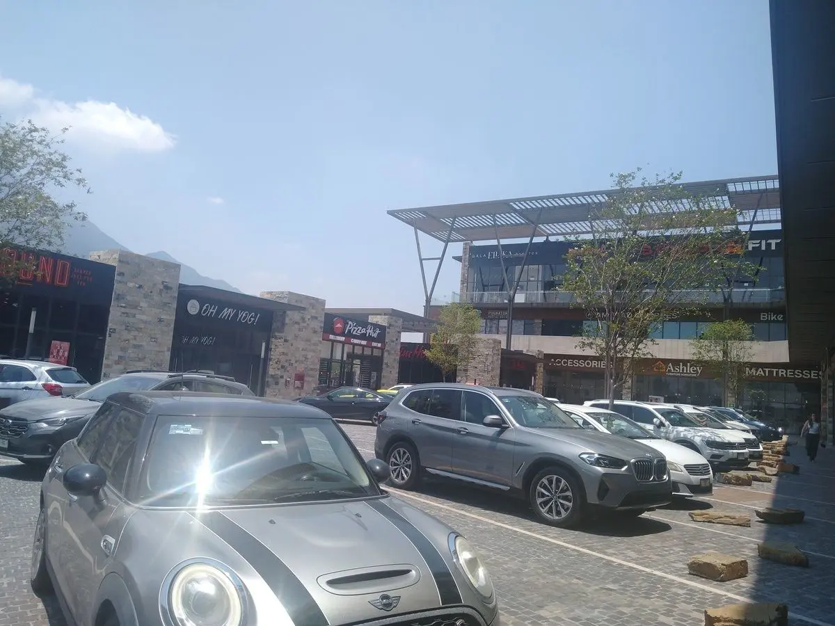 LOCAL COMERCIAL EN RENTA ZONA CUMBRES MONTERREY LOCAL COMERCIAL EN RENTA ZONA CUMBRES MONTERREY