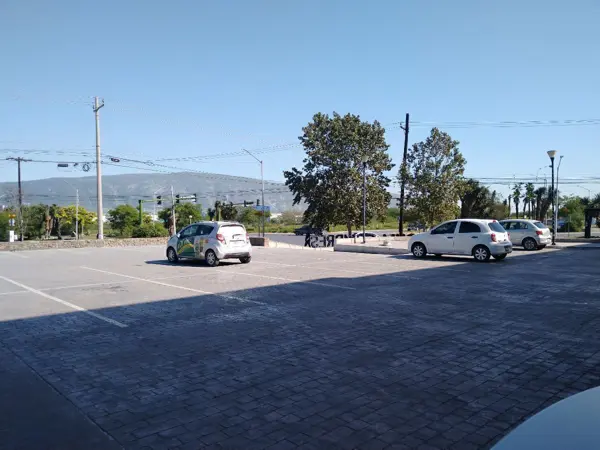 Local en renta en Las Cumbres, Monterrey — foto 2 de 16