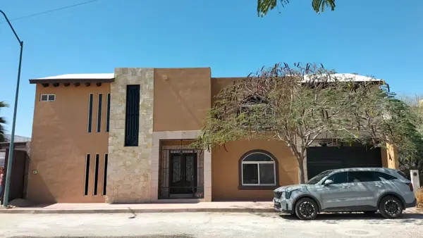 Casa en venta en Magisterio Iberoamericana, Torreón — foto 2 de 47