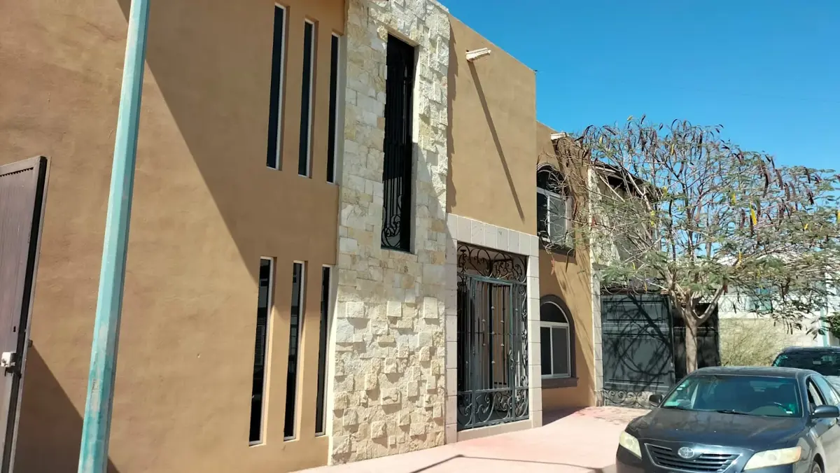 Vista 4 de Casa en Venta en Magisterio Iberoamericana, Torreón – Espaciosa y Bien Ubicada