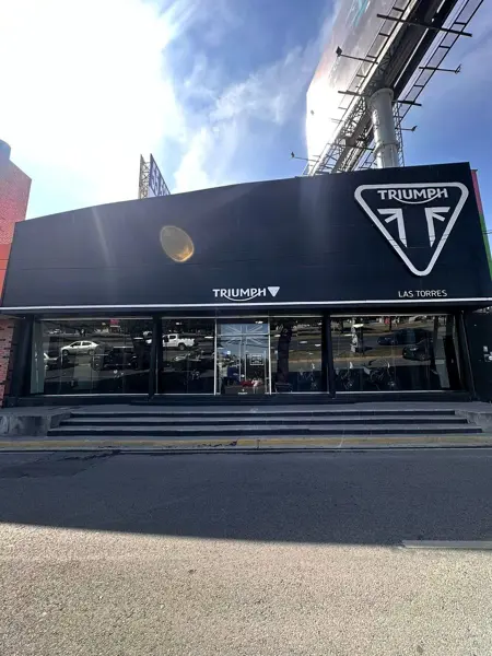 Local Comercial sobre Lazaro Cárdenas, ideal para exposición