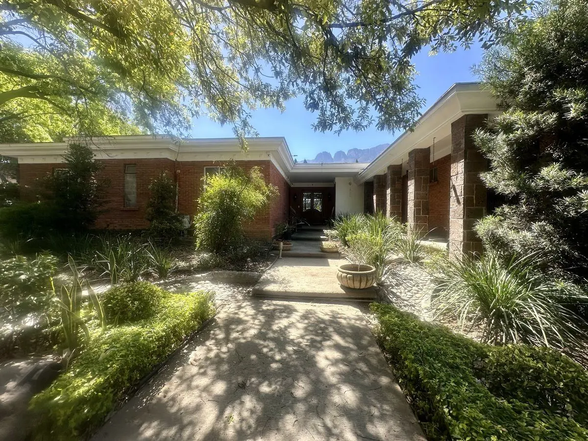 Casa en venta en Del Valle, San Pedro Garza García — foto 1 de 27