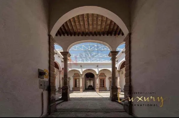 Casona Colonial en el Primer Cuadro del Centro Histórico Querétaro en venta