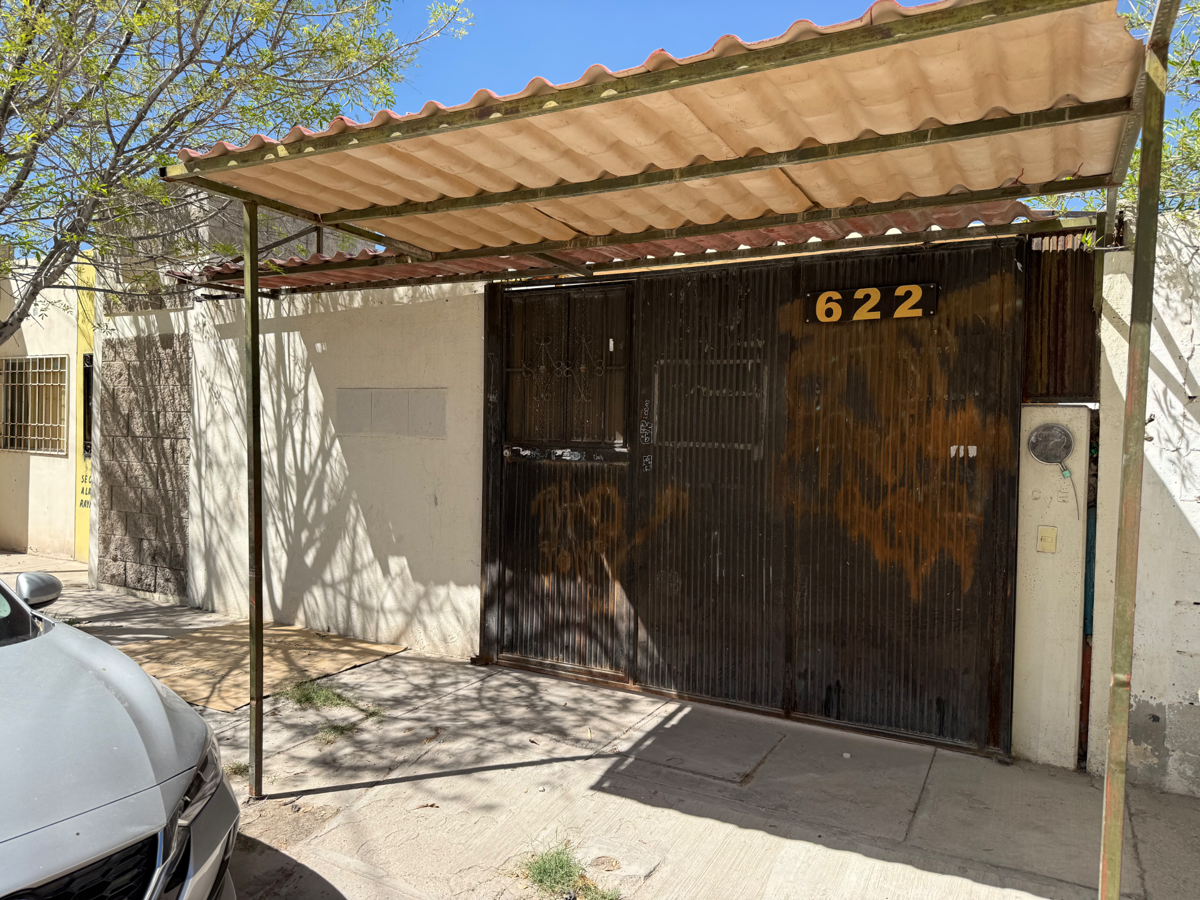 Casa en venta en Monte Real, Torreón, con 2 recámaras y amplio terreno Casa en venta en Monte Real, Torreón, con 2 recámaras y amplio terreno