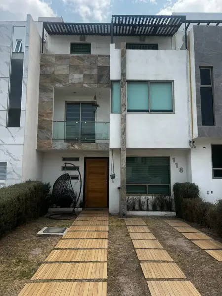 SE RENTA CASA AMUEBLADA Y EQUIPADA EN FRACC. VALLE DEL SOL I EN PACHUCA HGO.