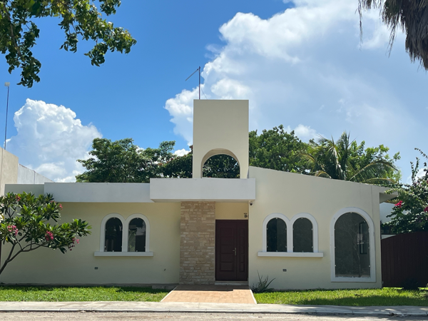 Acogedora casa de 1 planta con paneles en venta