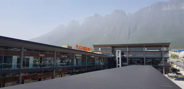 Local en renta en Puerta de Hierro, Monterrey — foto 3 de 10
