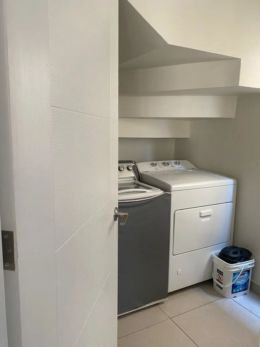 Casa en venta en Murano, García — foto 1 de 17