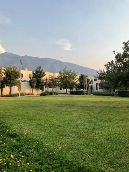 Casa en venta en Murano, García — foto 3 de 17