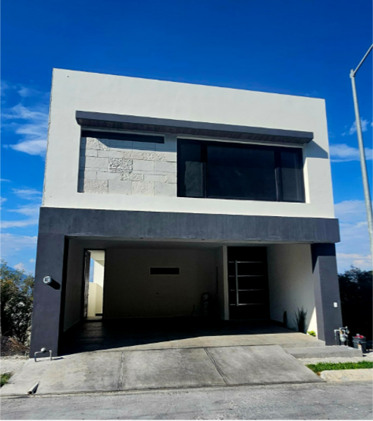 Casa en Venta con Piscina y Espacios Amplios en Cumbres Elite Premier, Monterrey