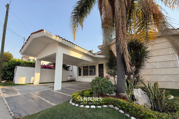 Venta de casa en Lomas de Cocoyoc con Alberca