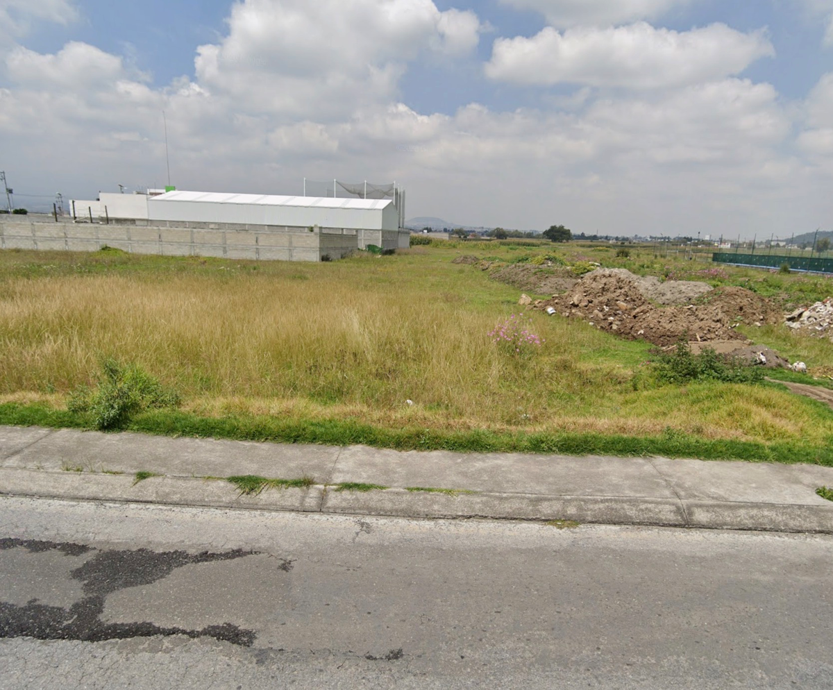 Terreno en venta en San Miguel Totocuitlapilco, Metepec