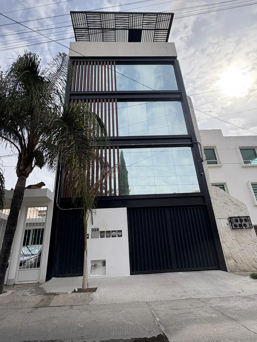 Edificio en venta en Las Alamedas, León — foto 1 de 29