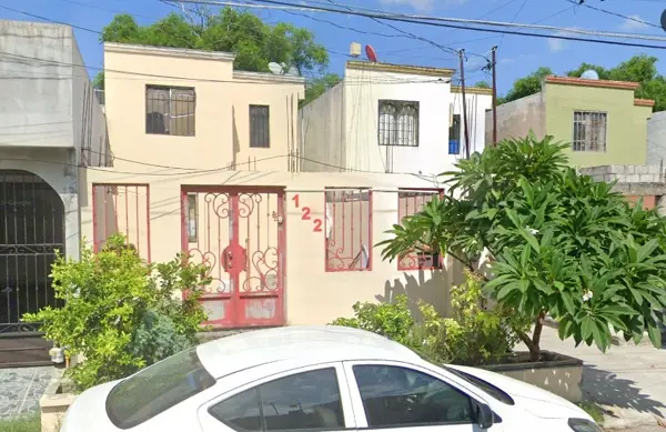 ¡Tu Hogar Ideal en Jardines de Huinalá! Casa en Zona Tranquila y Segura.