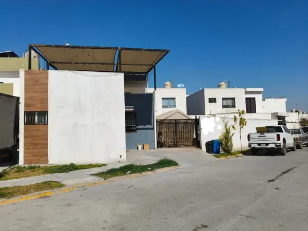 Venta de Casa en Ramos Arizpe con Habitaciones en Planta Baja