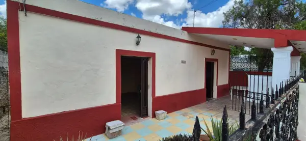 Casa en Venta en Colonia Bojorquez, Mérida: Amplia Propiedad con Potencial Habitacional