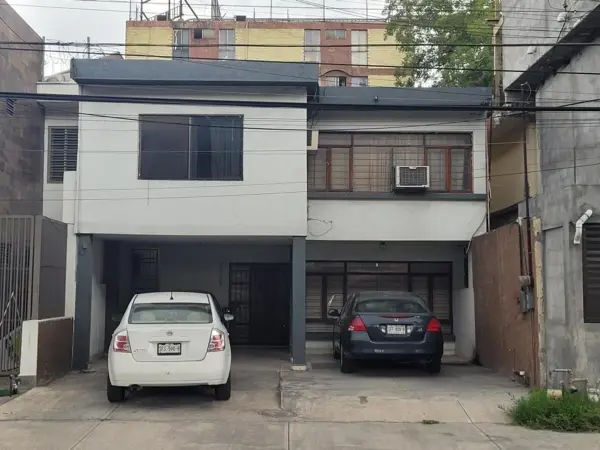 Casa en Venta Para Negocio o Oficina en Mitras Centro