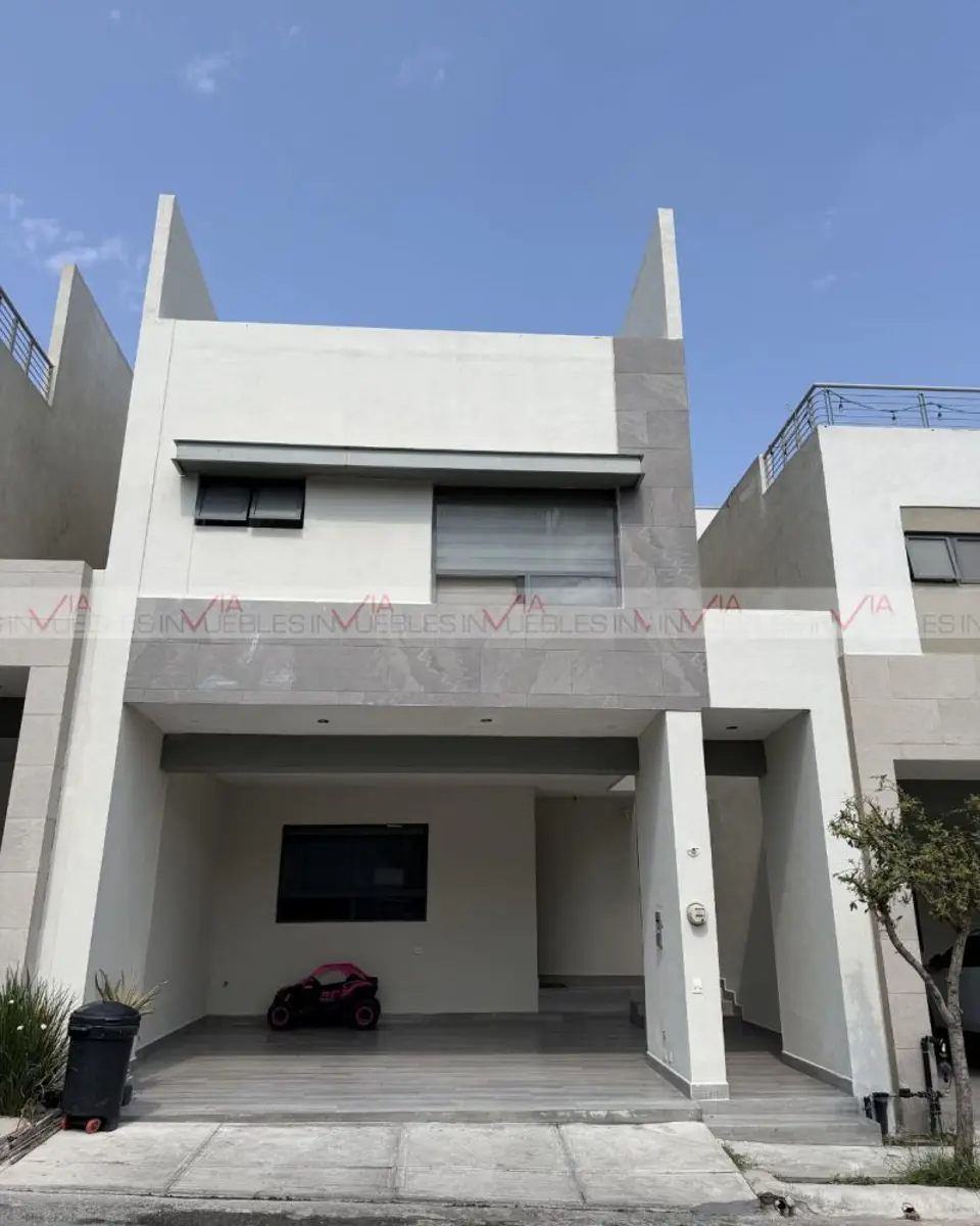 Casa en venta en Cumbres Madeira, Monterrey — foto 1 de 15