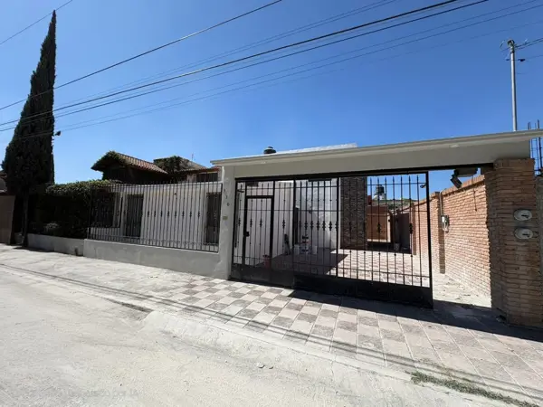 Departamento semiamueblado en planta alta en renta en Colonia Real de Peña — foto 1 de 15