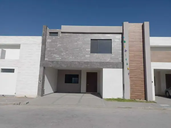 Venta de amplia casa en Los Viñedos, Torreón - Excelente Ubicación y Precio