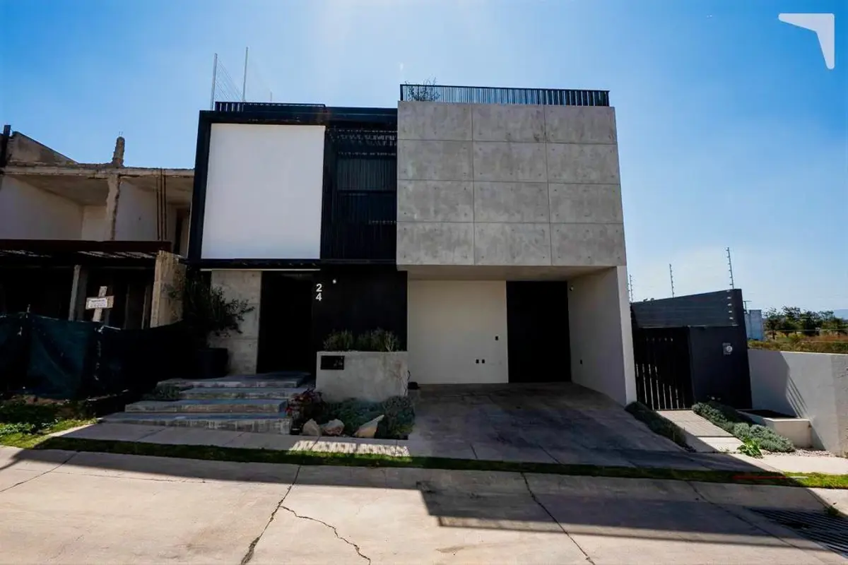 Casa en venta en Capital Norte, Zapopan — foto 1 de 37