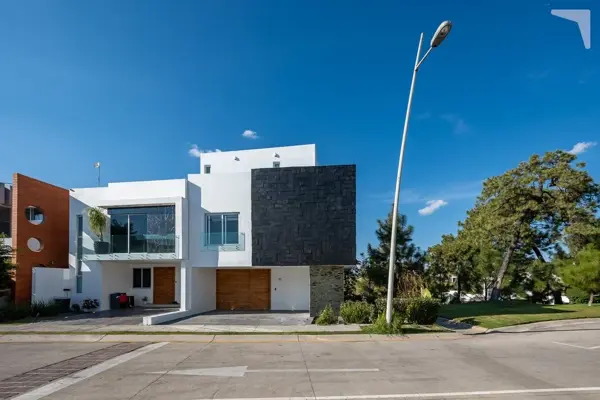 Casa en venta en Capital Norte, Zapopan — foto 2 de 23