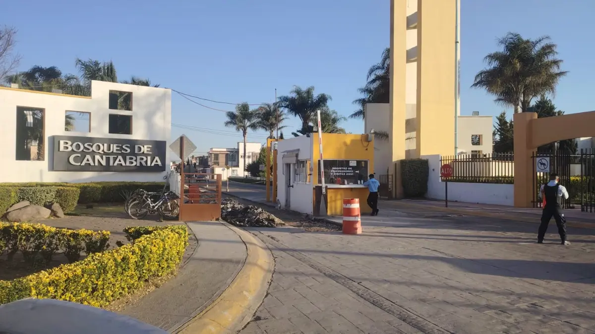 Casa en venta en Bosques de Cantabria, Toluca — foto 1 de 15