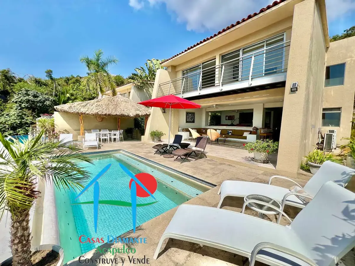Casa en Brisas del Marqués, con alberca tipo infinity y vista al mar Casa en Brisas del Marqués, con alberca tipo infinity y vista al mar